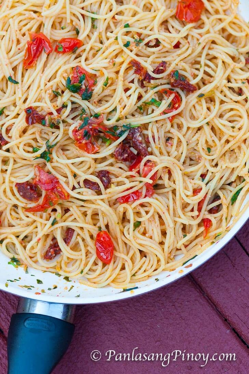 Fresh Basil and Sun Dried Tomato Spaghetti Pasta
